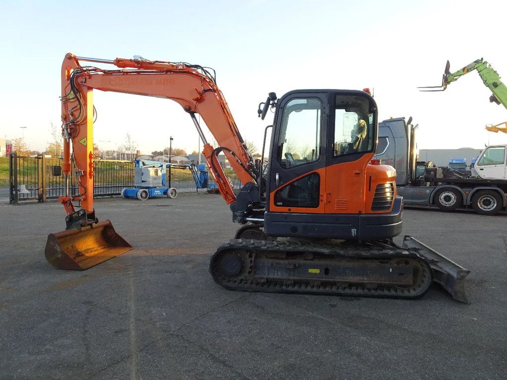 Doosan DX85R-3