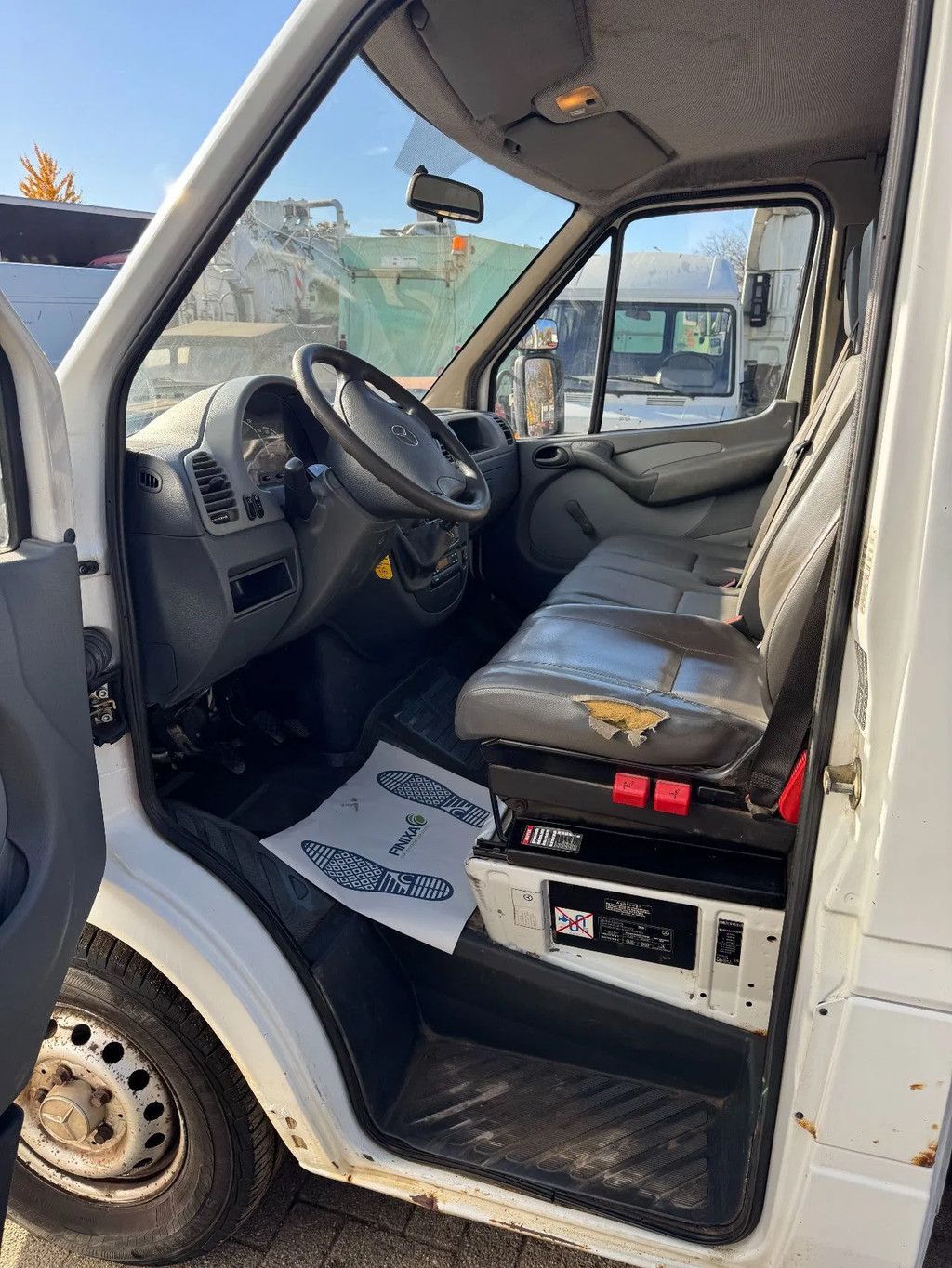 Mercedes-Benz Sprinter 311 **BELGIAN VAN-PLATEAU 4M**