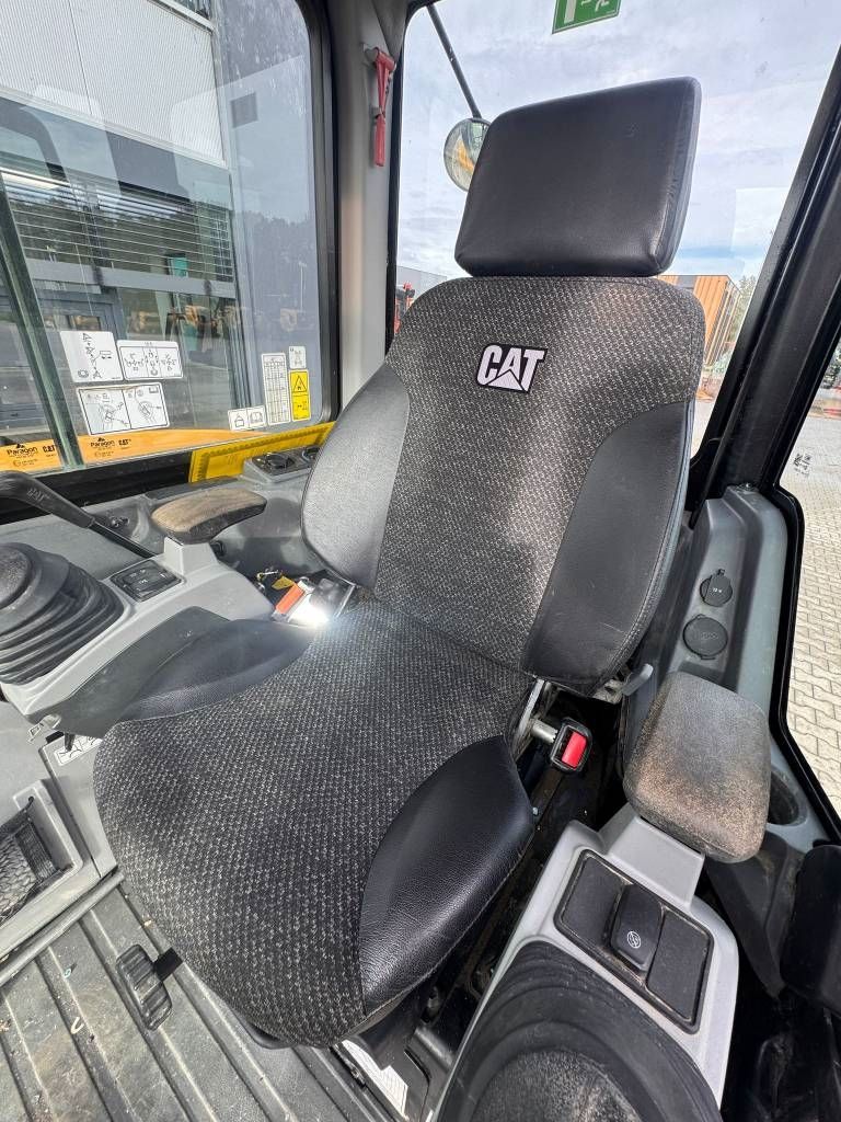 CAT 305 E2 CR - only 905 hours!