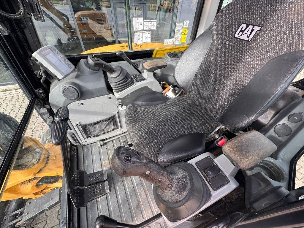 CAT 305 E2 CR - only 905 hours!