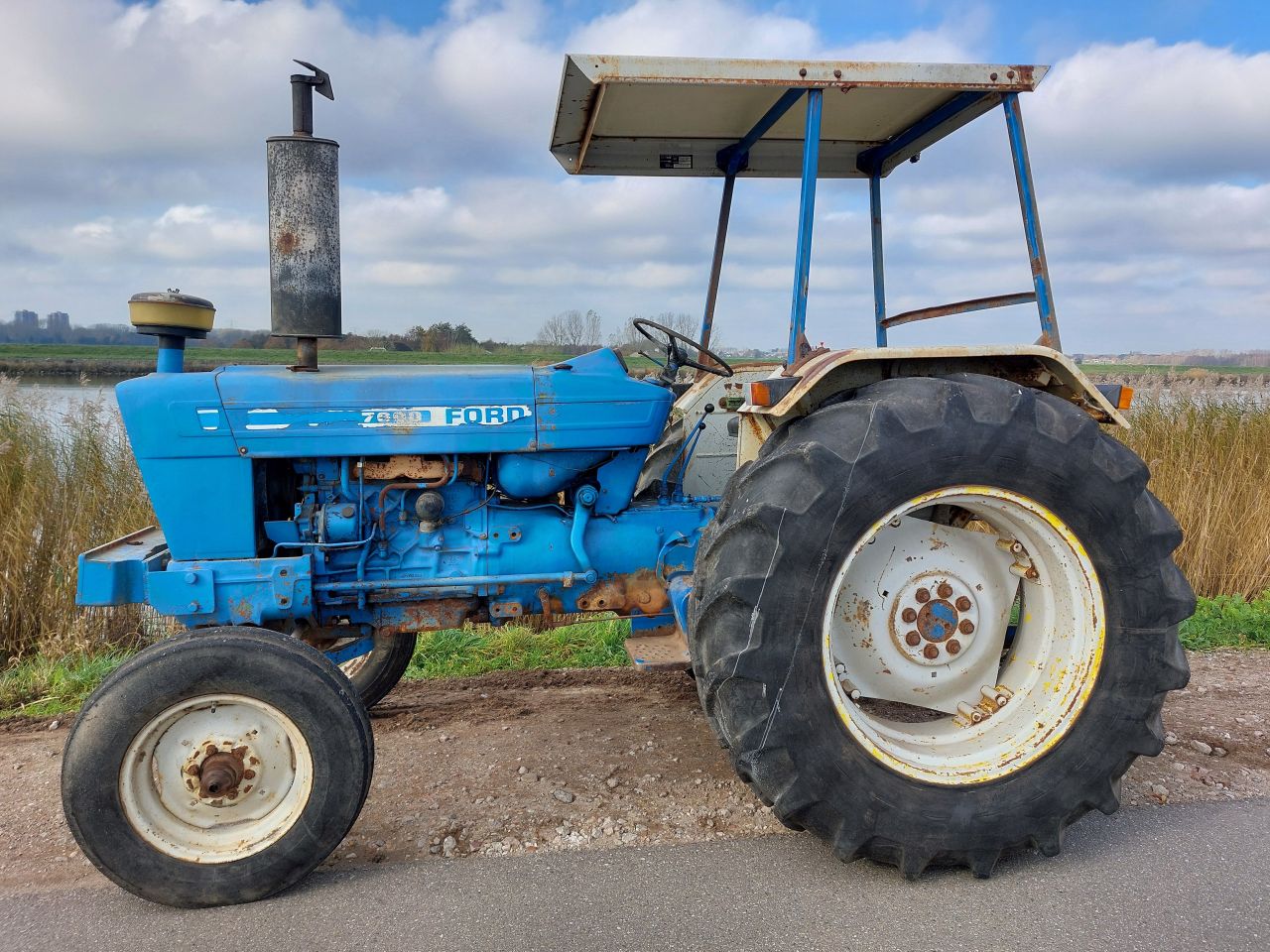 Ford 7600 met zonnedak MARGE