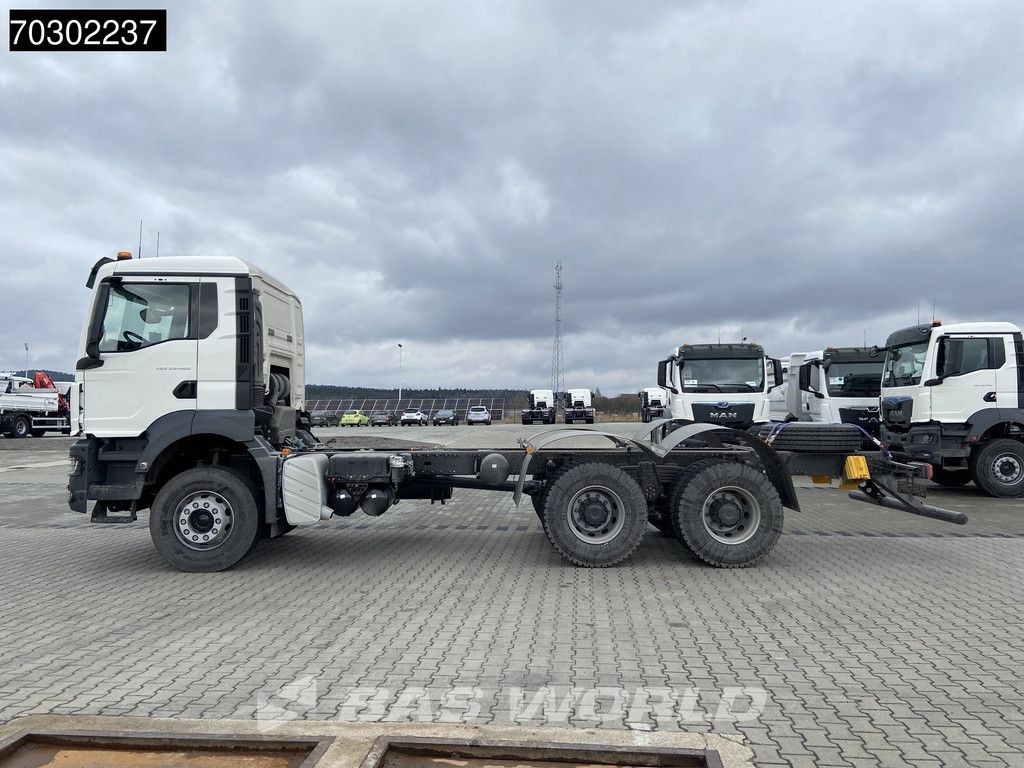 MAN TGS 33.400 6X4 NEW 6x4 chassis Big-Axle Manual Airco EURO 2
