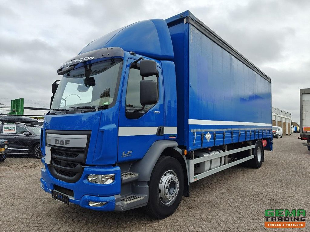 DAF FA LF280 4x2 Daycab Euro 6 - 6 cylinder - 7.5 m sliding tarpaulin + 2500 kg tail lift - HH floor