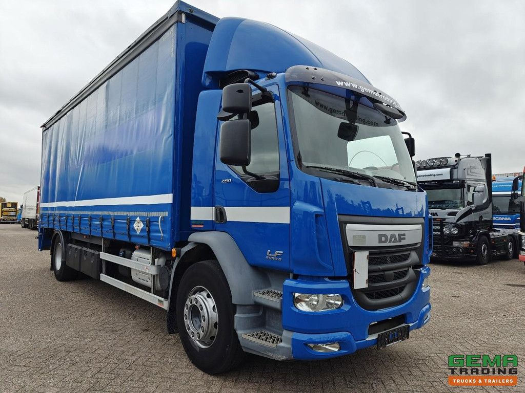 DAF FA LF280 4x2 Daycab Euro 6 - 6 cylinder - 7.5 m sliding tarpaulin + 2500 kg tail lift - HH floor
