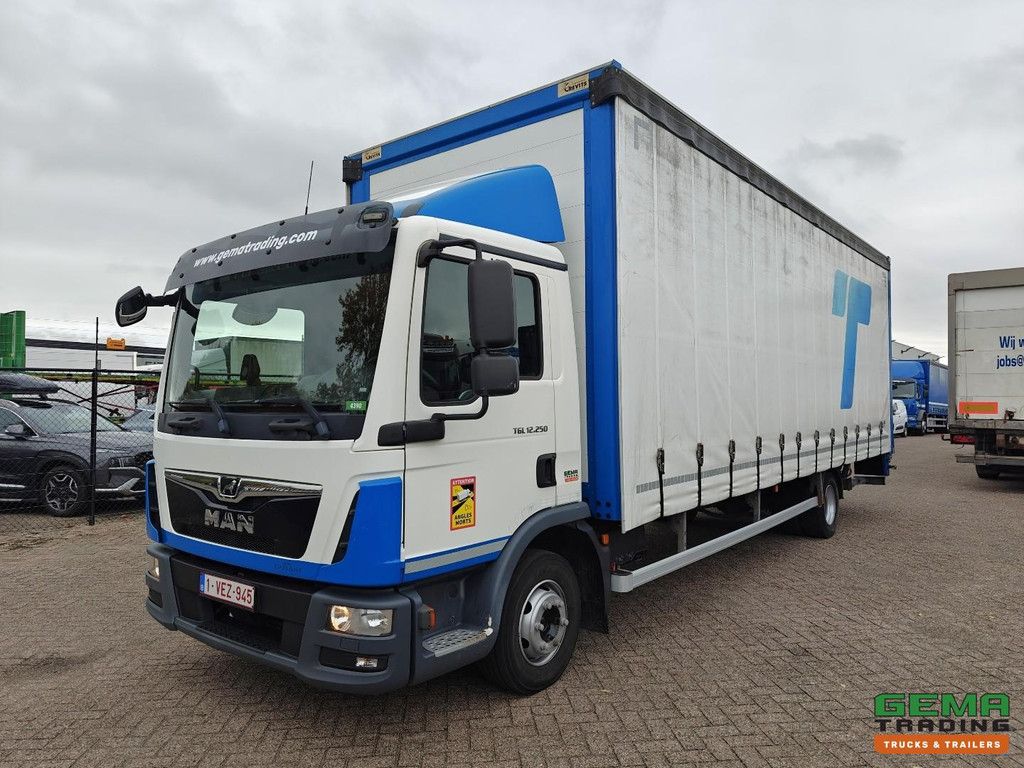 MAN TGL 12.250 4x2 Daycab Euro6 - 12T - Sliding tarpaulin 7.7m + Tail lift 1500kg - 3 seats - 125,000km!