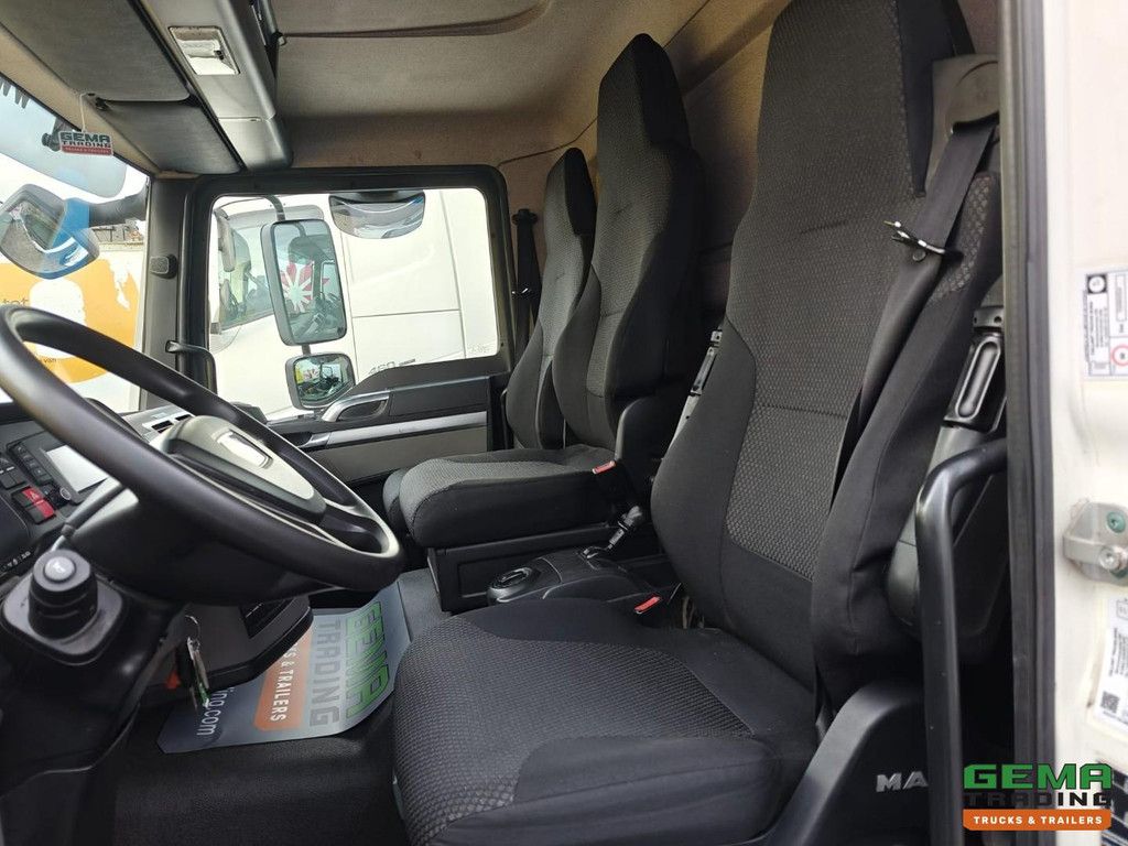 MAN TGL 12.250 4x2 Daycab Euro6 - 12T - Sliding tarpaulin 7.7m + Tail lift 1500kg - 3 seats - 125,000km!