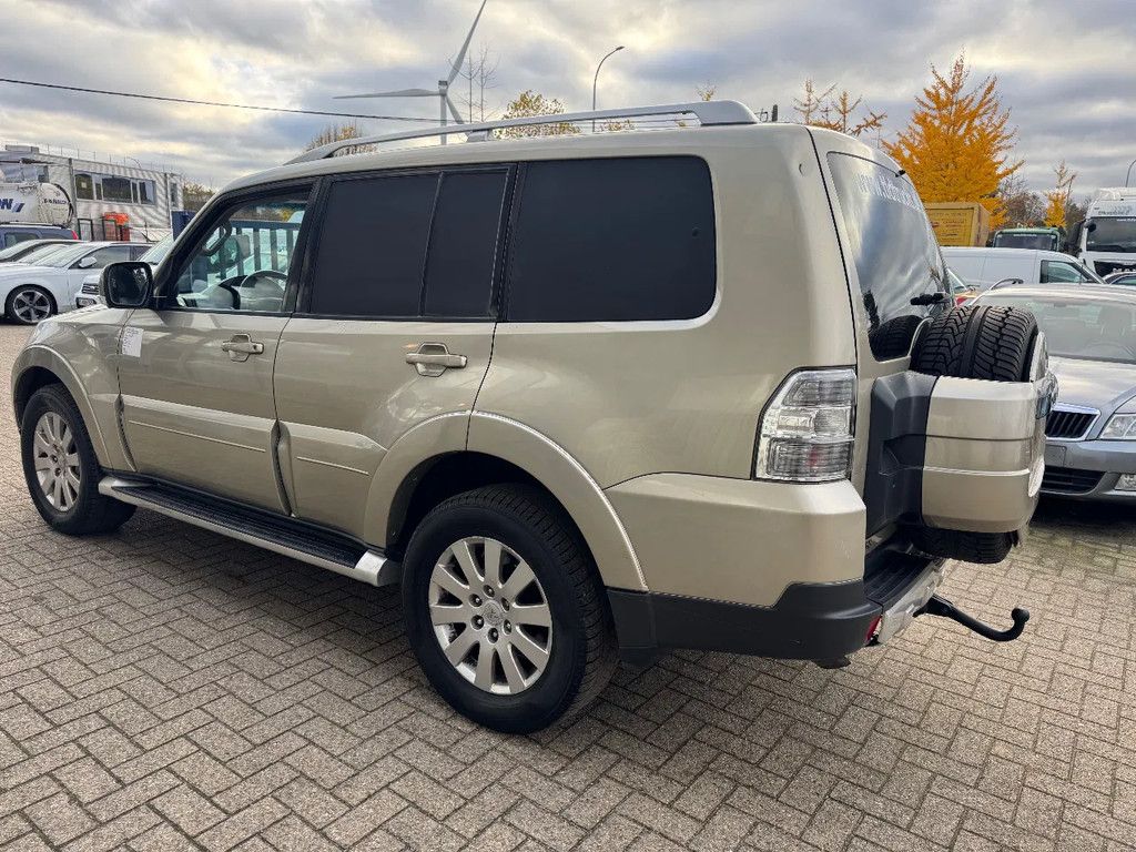 Mitsubishi PAJERO **3200TD-AUTOMAAT-AC-TOPSHAPE-LICHTE VRACHT**