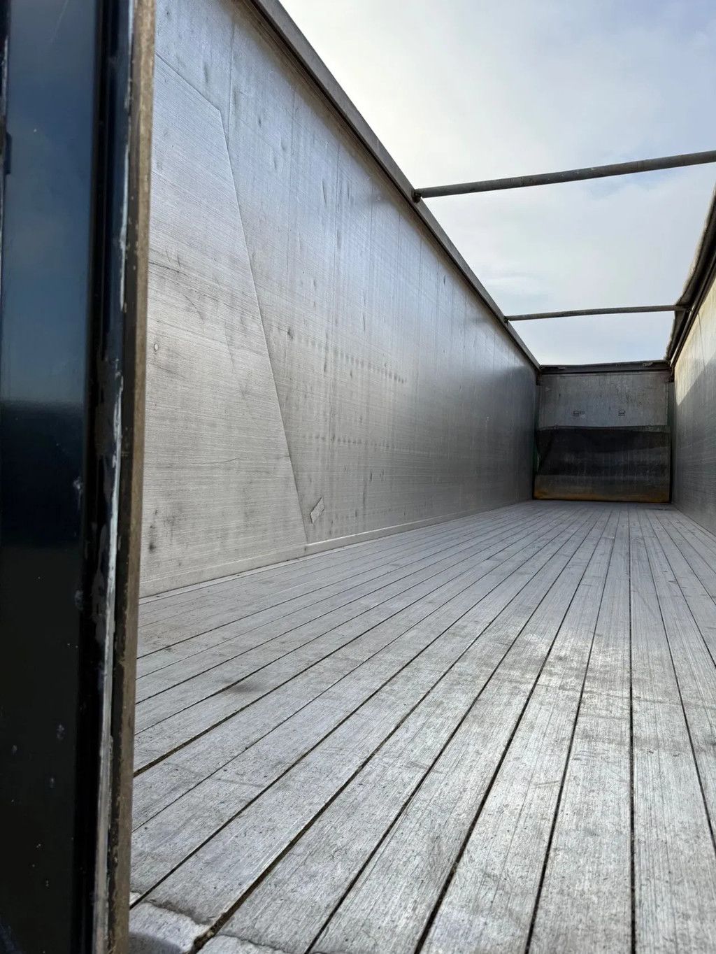 Kraker K-Force 92m3 X-Ttreme durable Cargofloor Liftas