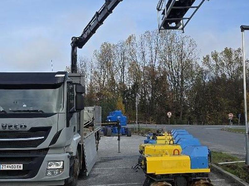 Iveco Stralis 6x2 Baustoffpritsche mit Hiab 228-E5 Kran