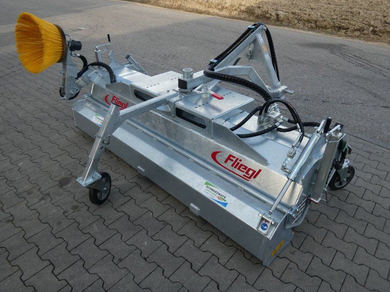 Fliegl AgroCenter Kehrmaschine 2300