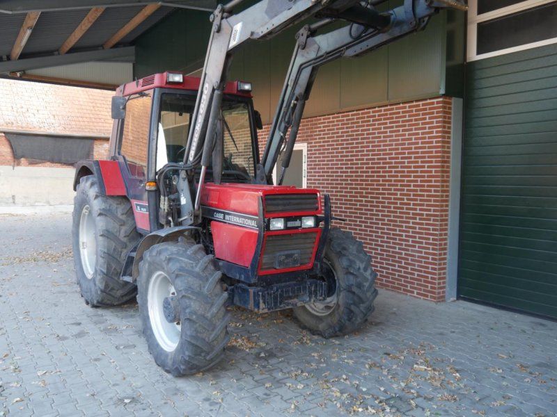 Case IH 844 XL+ mit Quicke Frontlader