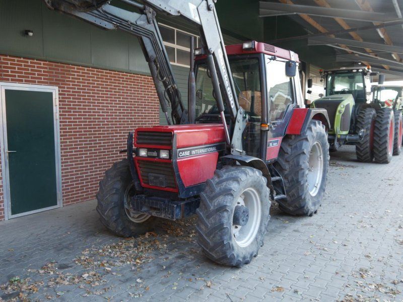Case IH 844 XL+ mit Quicke Frontlader