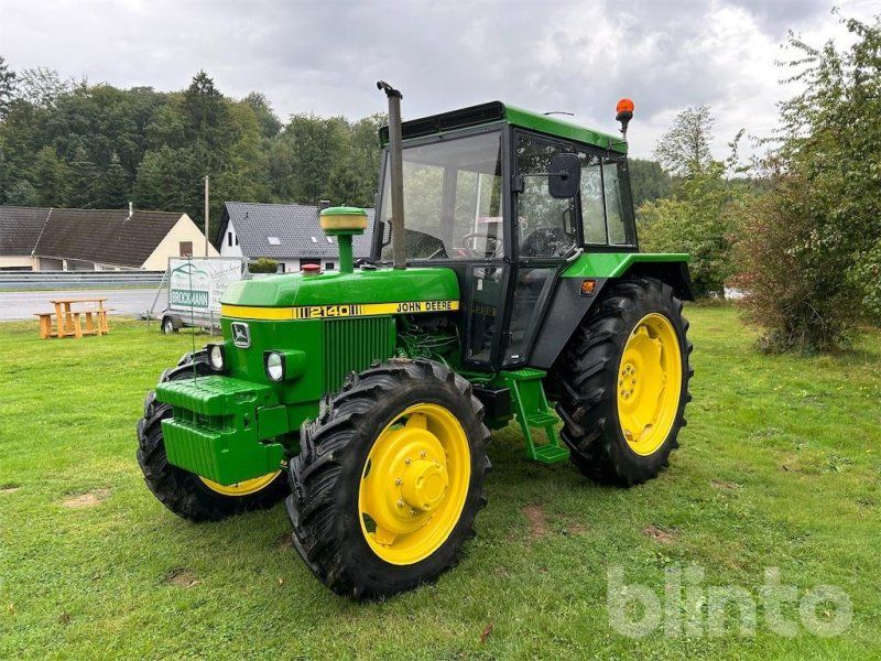 John Deere 2140