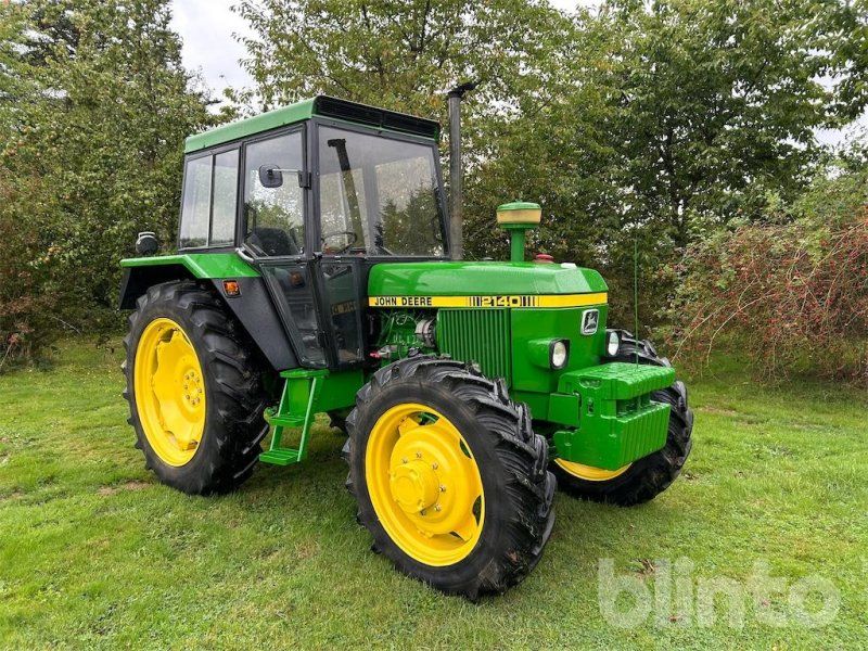 John Deere 2140