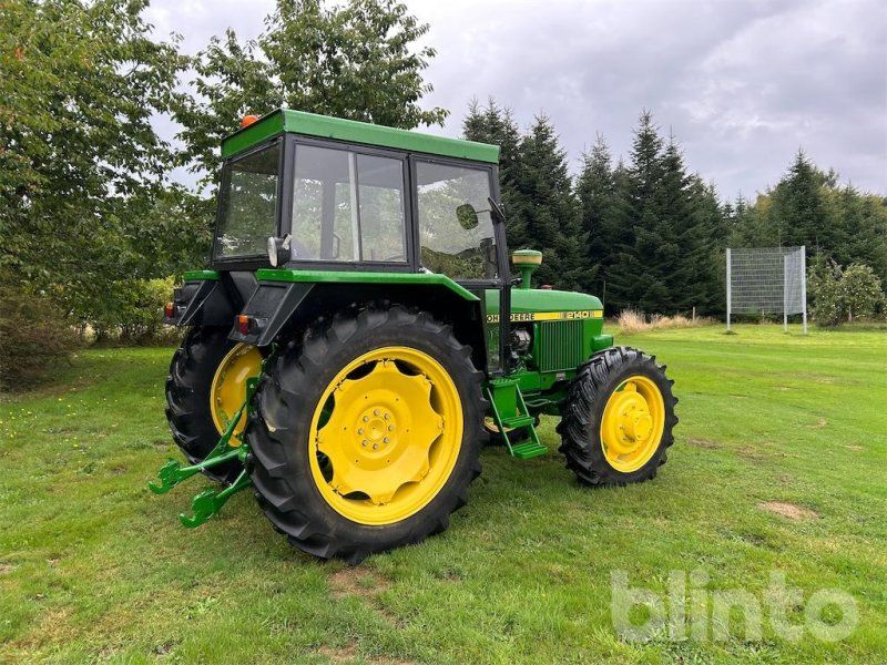 John Deere 2140