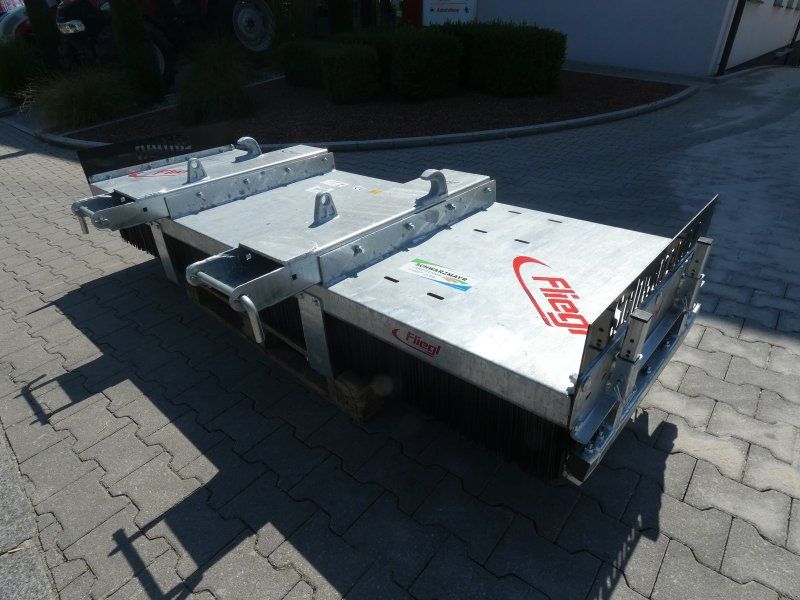 Fliegl AgroCenter Kehrbesen Löwe 250