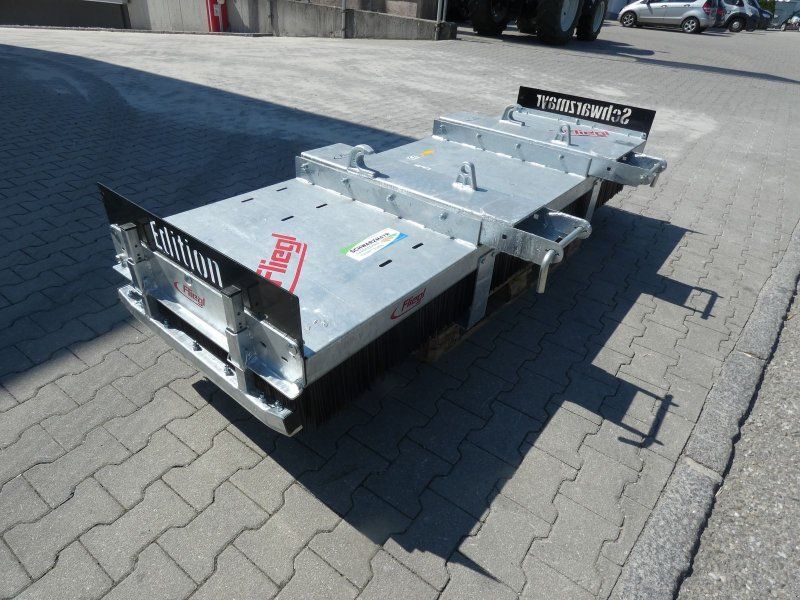 Fliegl AgroCenter Kehrbesen Löwe 250
