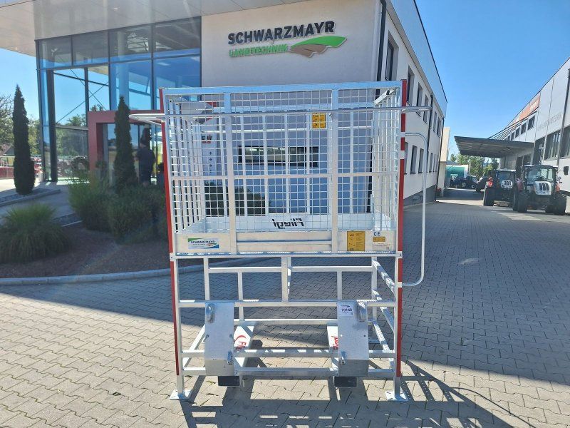 Fliegl AgroCenter Arbeitsbühne hoch