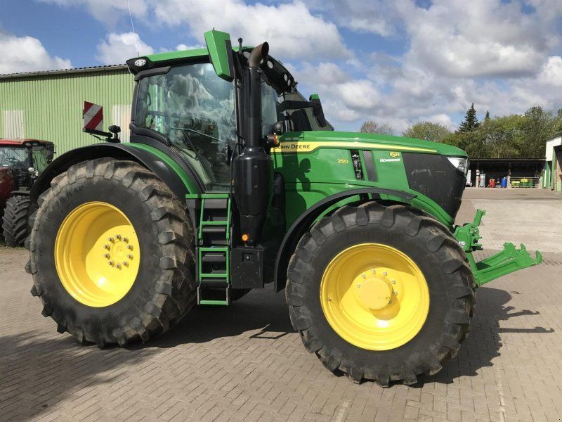 John Deere 6R 250