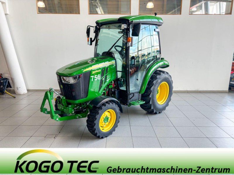 John Deere 3046R