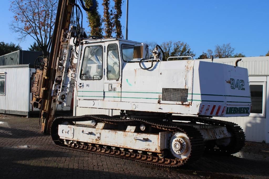 Liebherr R 942