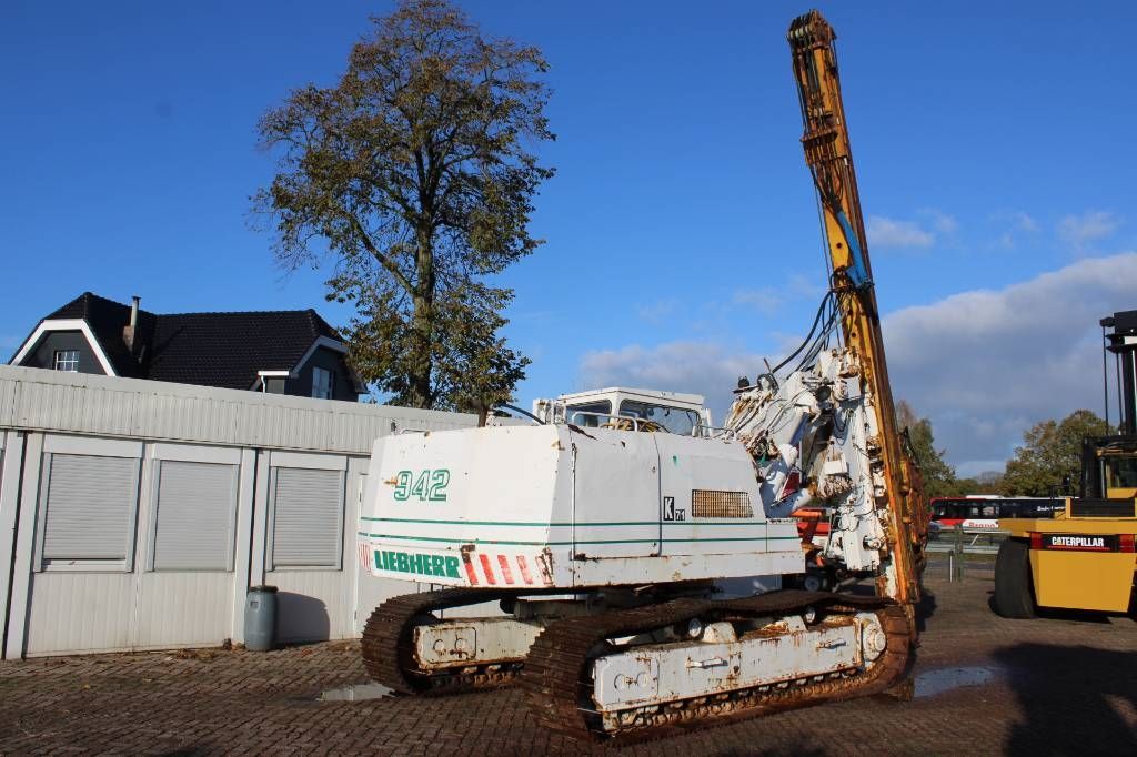 Liebherr R 942