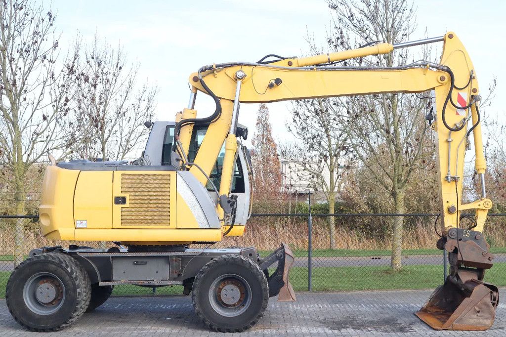 New Holland MH CITY | TILT BUCKET | QUICK COUPLER | DOZER BLADE