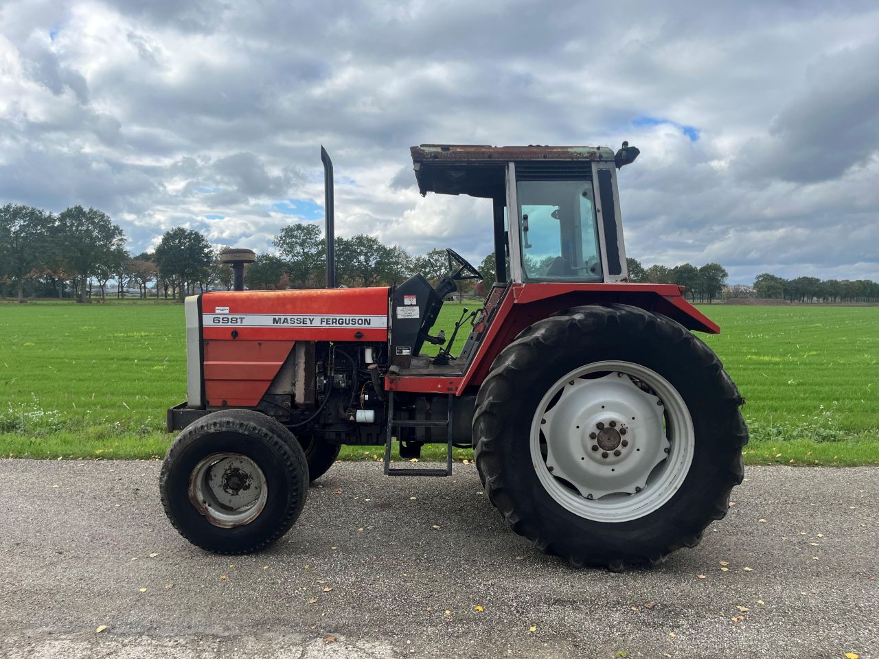 Massey-Ferguson 698T