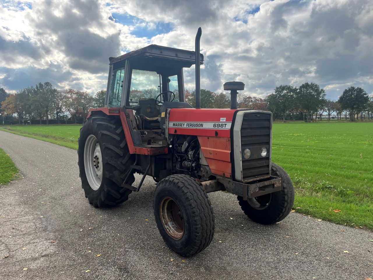 Massey-Ferguson 698T