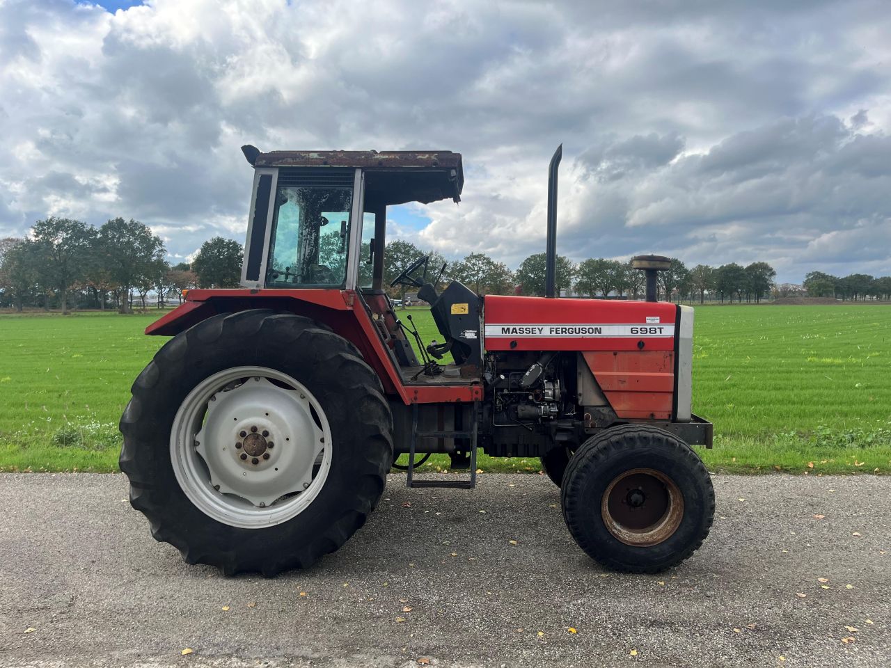 Massey-Ferguson 698T