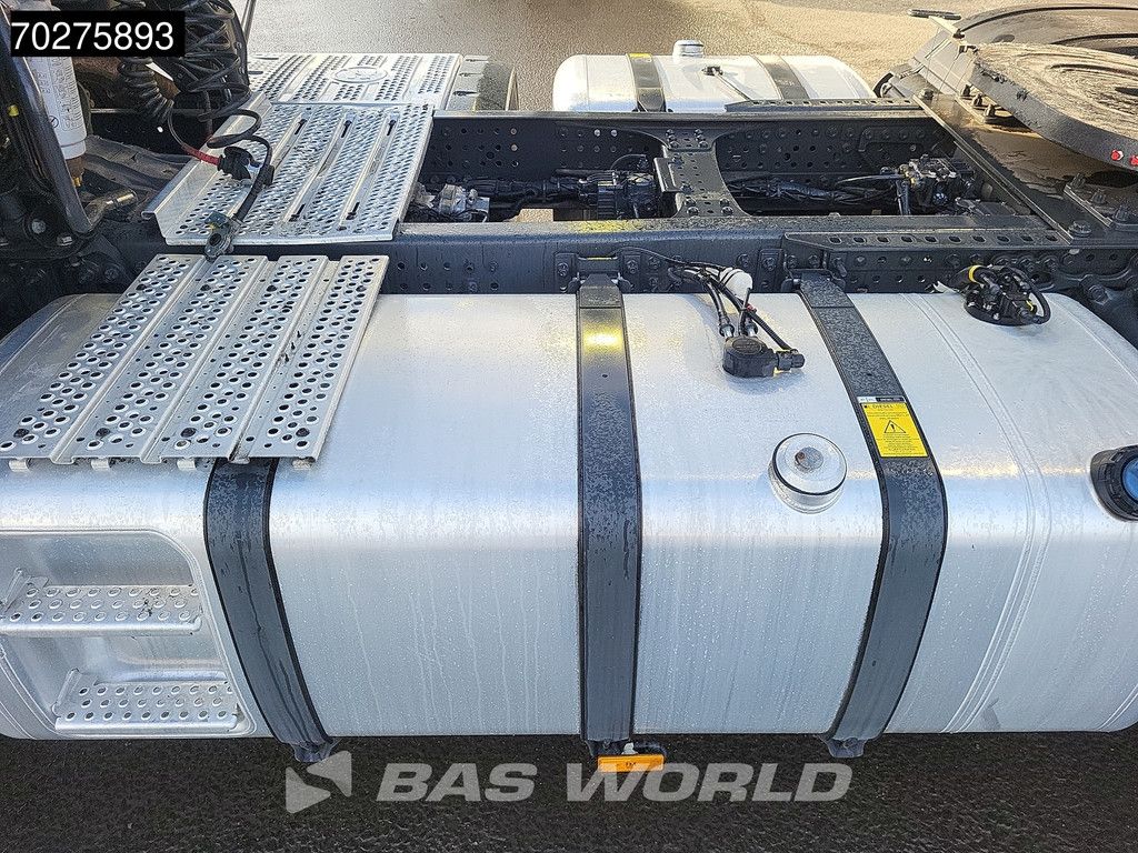 Mercedes Actros 1851 4X2 BigSpace 2xTanks Euro 6