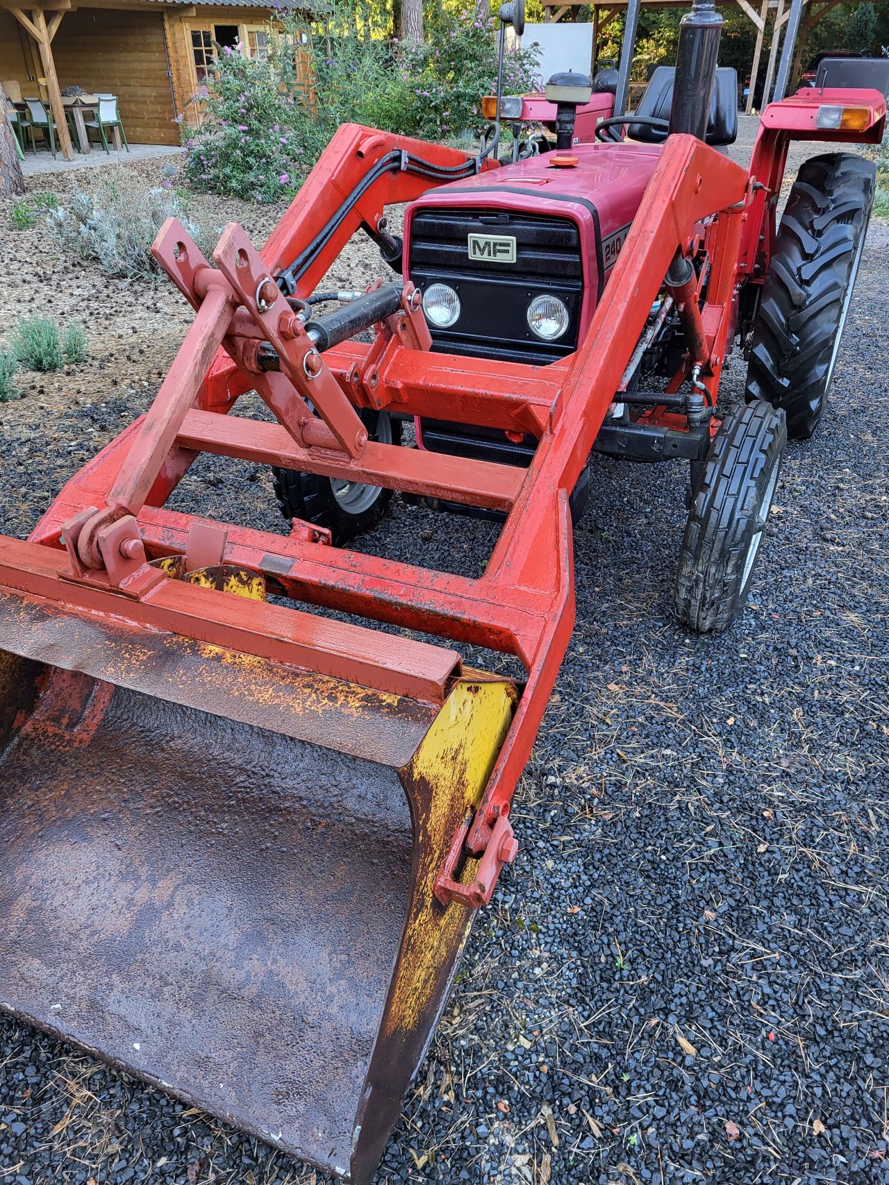 Massey Ferguson 240 tractor met hef/laadbak