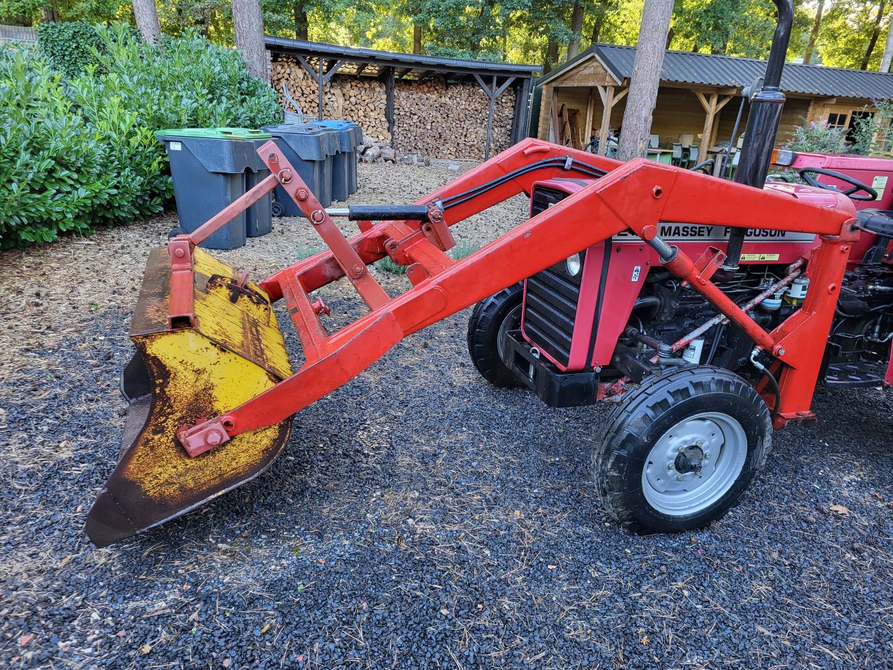 Massey Ferguson 240 tractor met hef/laadbak