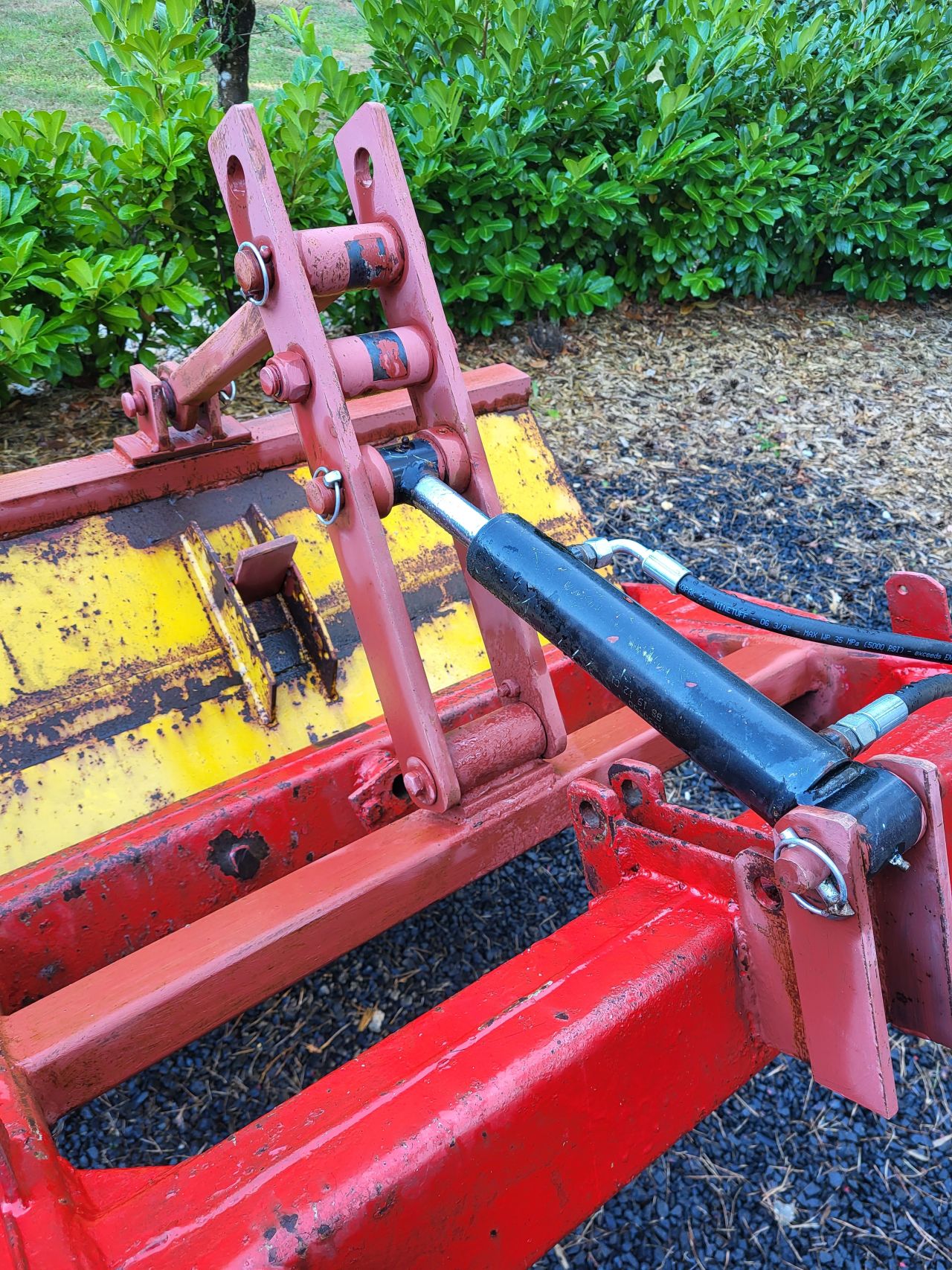 Massey Ferguson 240 tractor met hef/laadbak