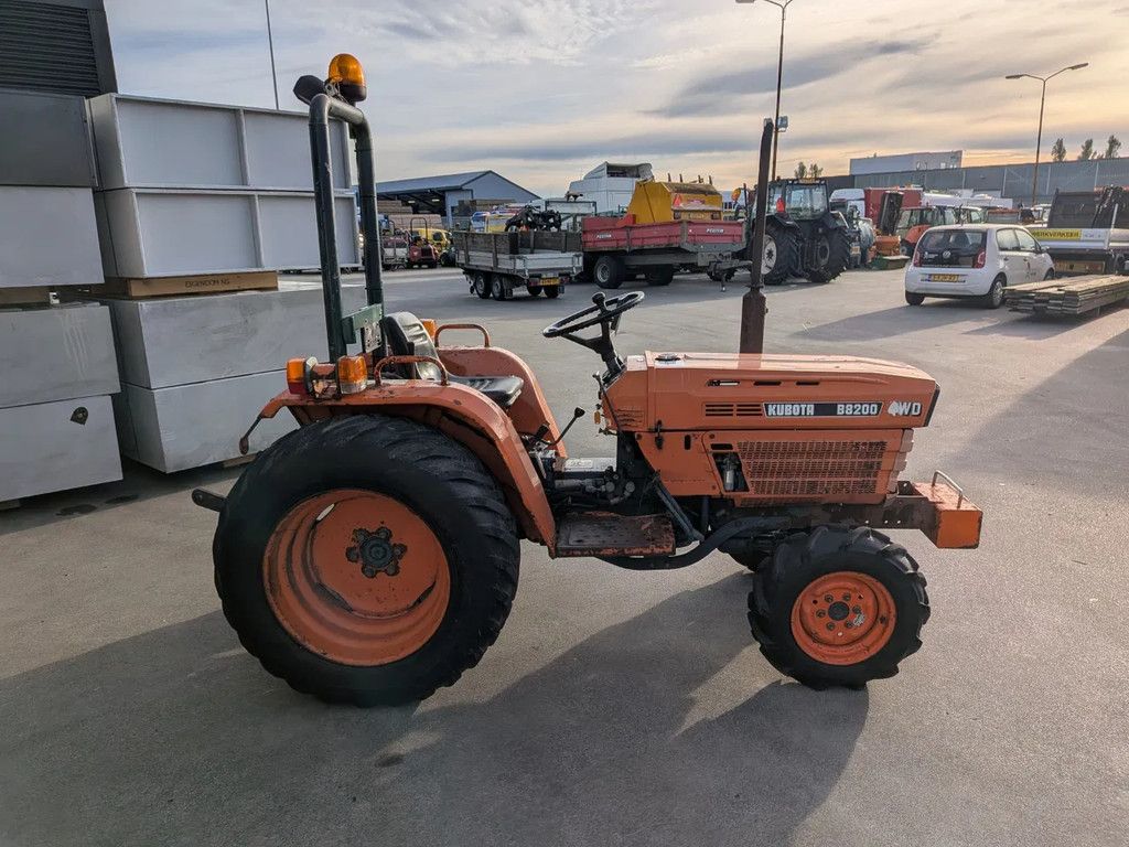 Kubota B8200 D8200
