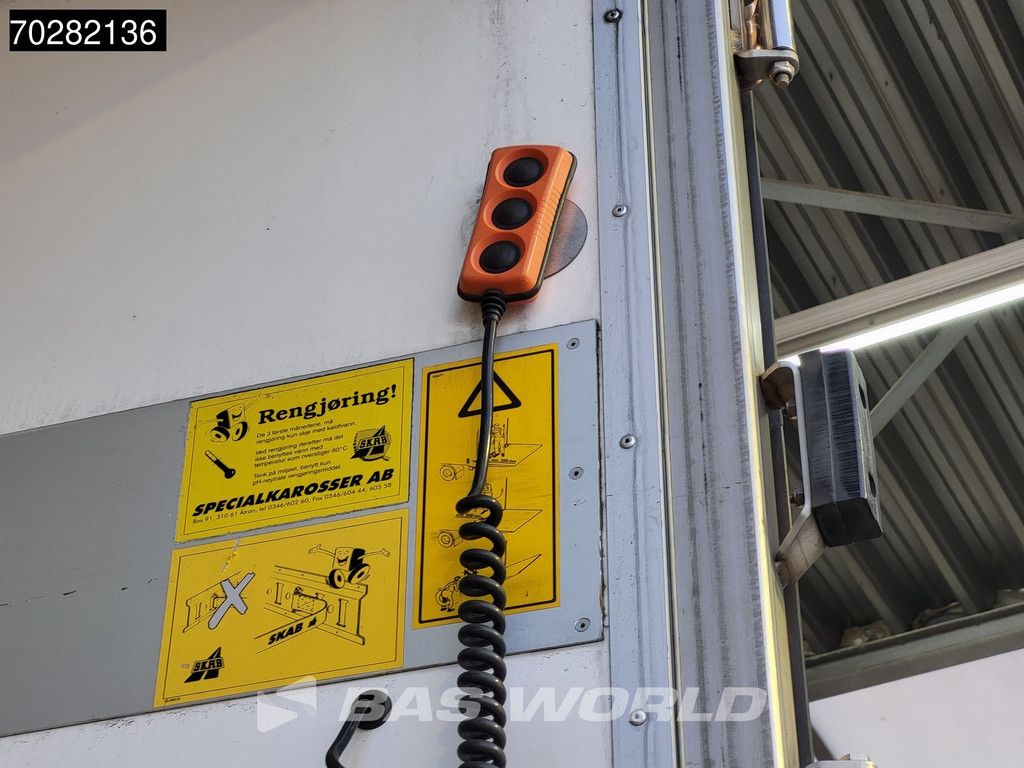 Mercedes Atego Atego 1524 4X2 15tonner Thermo King T-1200R 1500kg Ladebordwand Euro 6