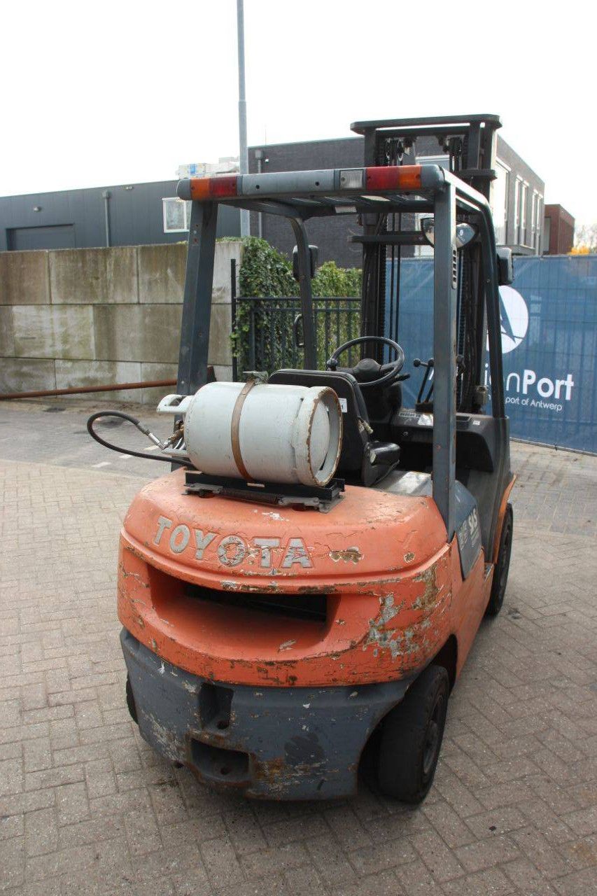 Forklift Toyota 42-7FGF25 LPG 2500kg 4.0m 2001