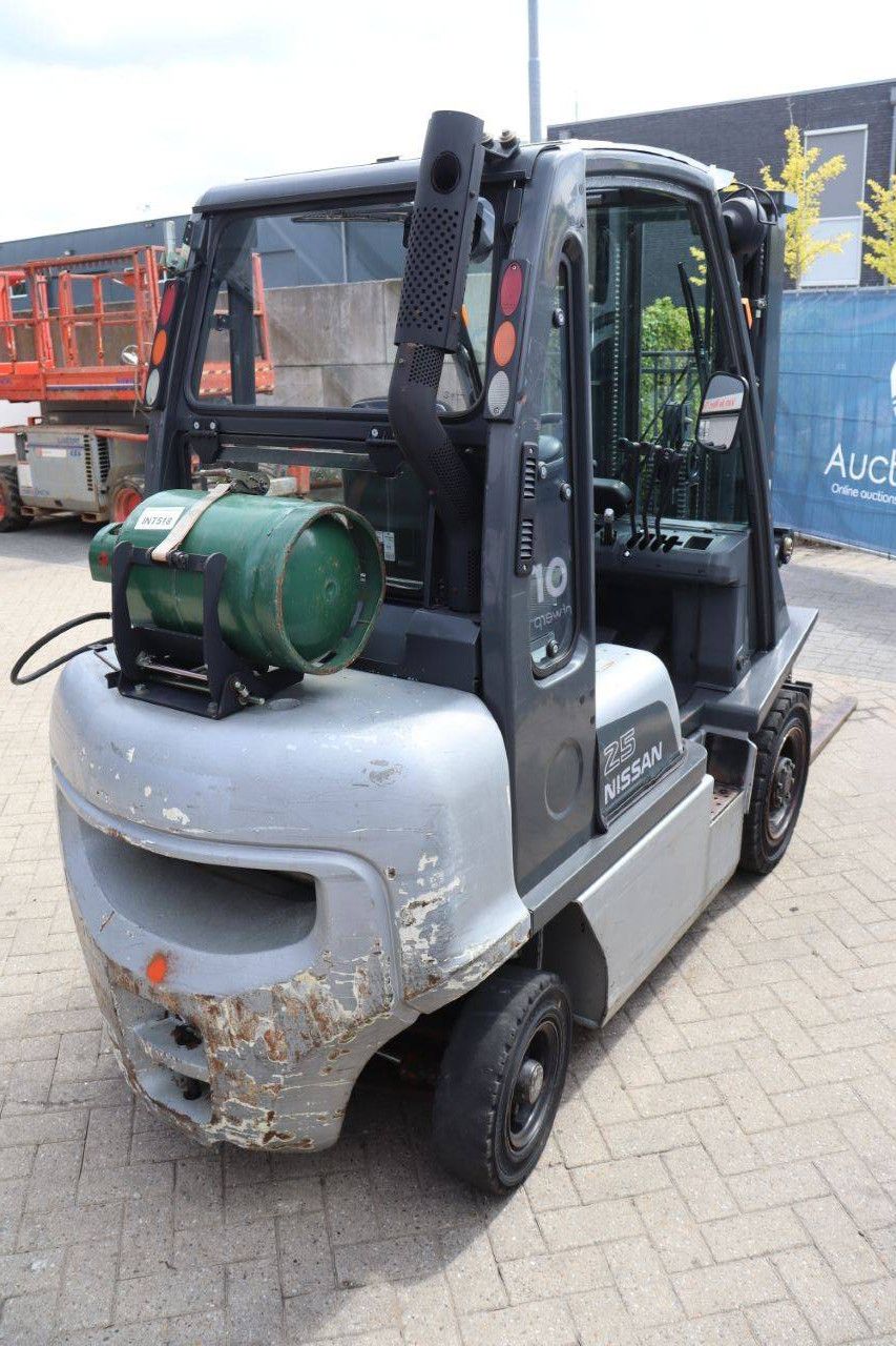 Forklift Nissan UD02A25PQ LPG 2500kg 4.75m 2005