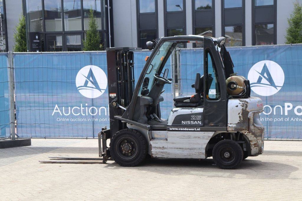 Gabelstapler Nissan UD02A25PQ LPG 2500kg 4,3m 2006
