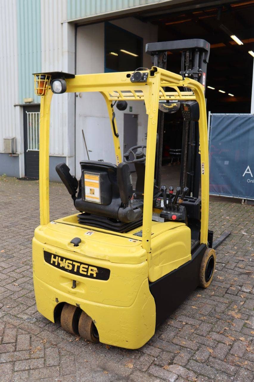 Hyster J2.0XNT MWB Electric Forklift 1910kg 3.93m 2015
