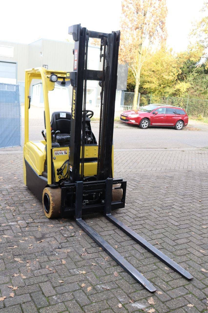 Hyster J2.0XNT MWB Electric Forklift 1910kg 3.93m 2015