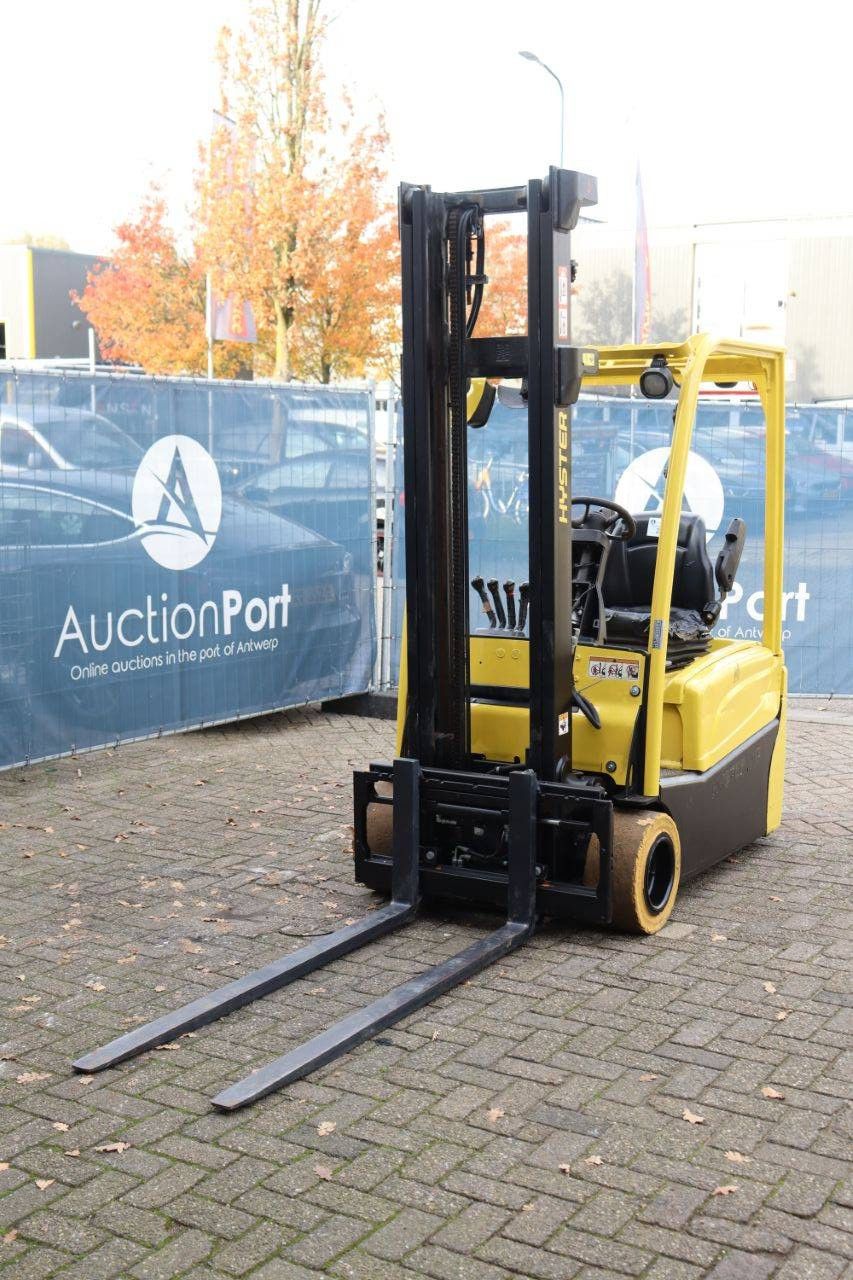 Hyster J2.0XNT MWB Electric Forklift 1910kg 3.93m 2015