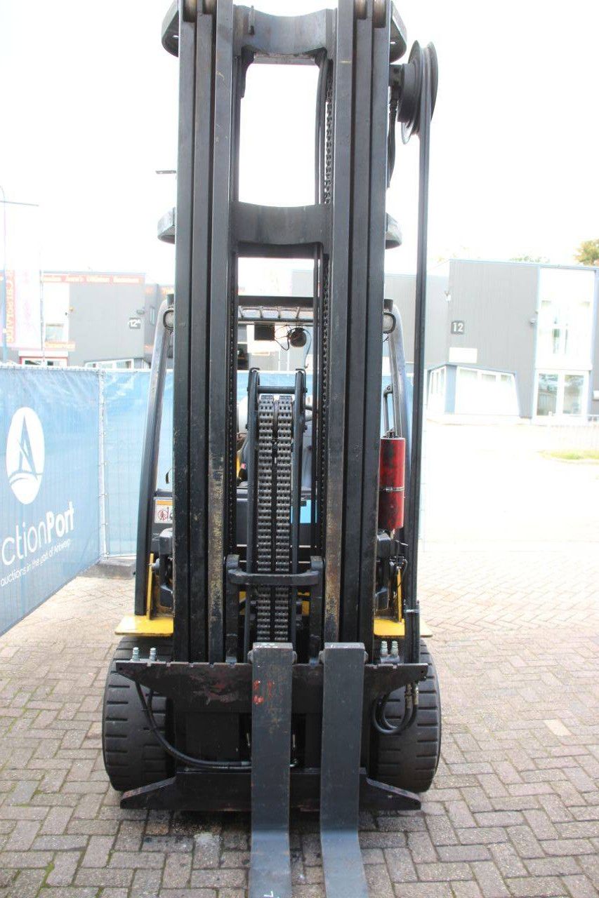 Forklift Yale GLC70VX LPG 2800kg 6.8m 2010