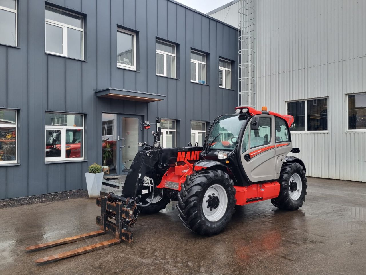 Manitou MLT 840-145 PS for sale