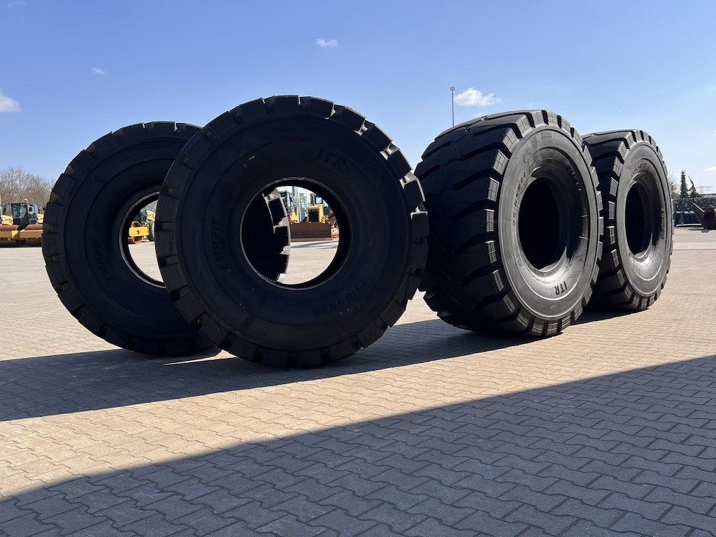 CAT 988 TYRES - EMR20 35/65 R33