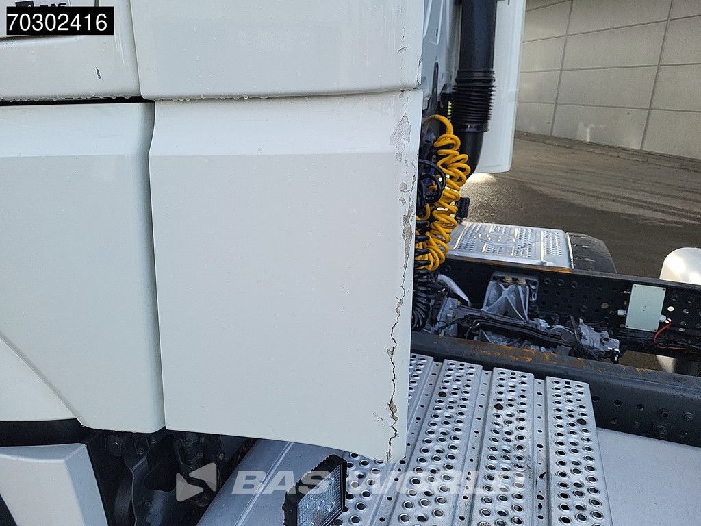 Mercedes Actros 1845 4X2 GigaSpace Mega Retarder 2x Tanks Standklima Xenon Euro 6