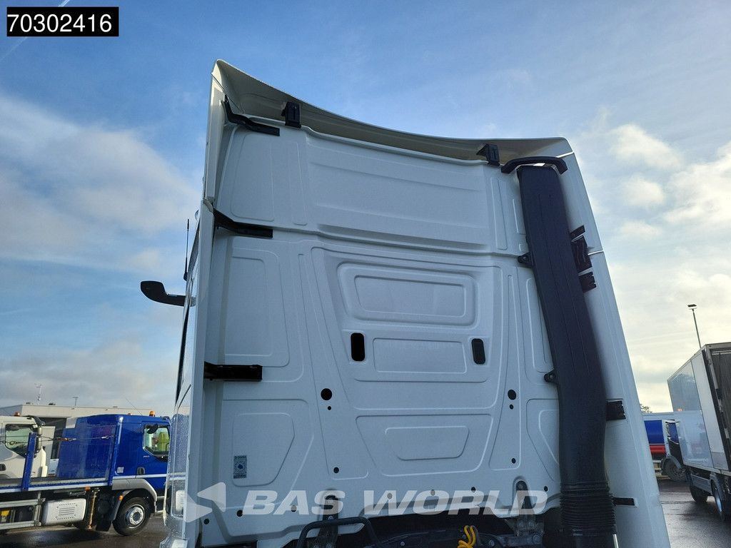 Mercedes Actros 1845 4X2 GigaSpace Mega Retarder 2x Tanks Standklima Xenon Euro 6