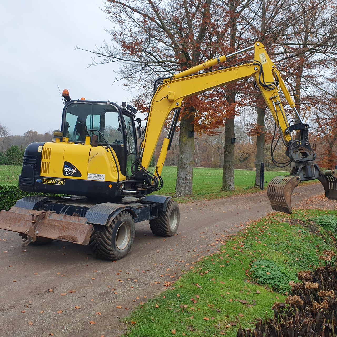 Minigraver bandenkraan hyundai robex 55