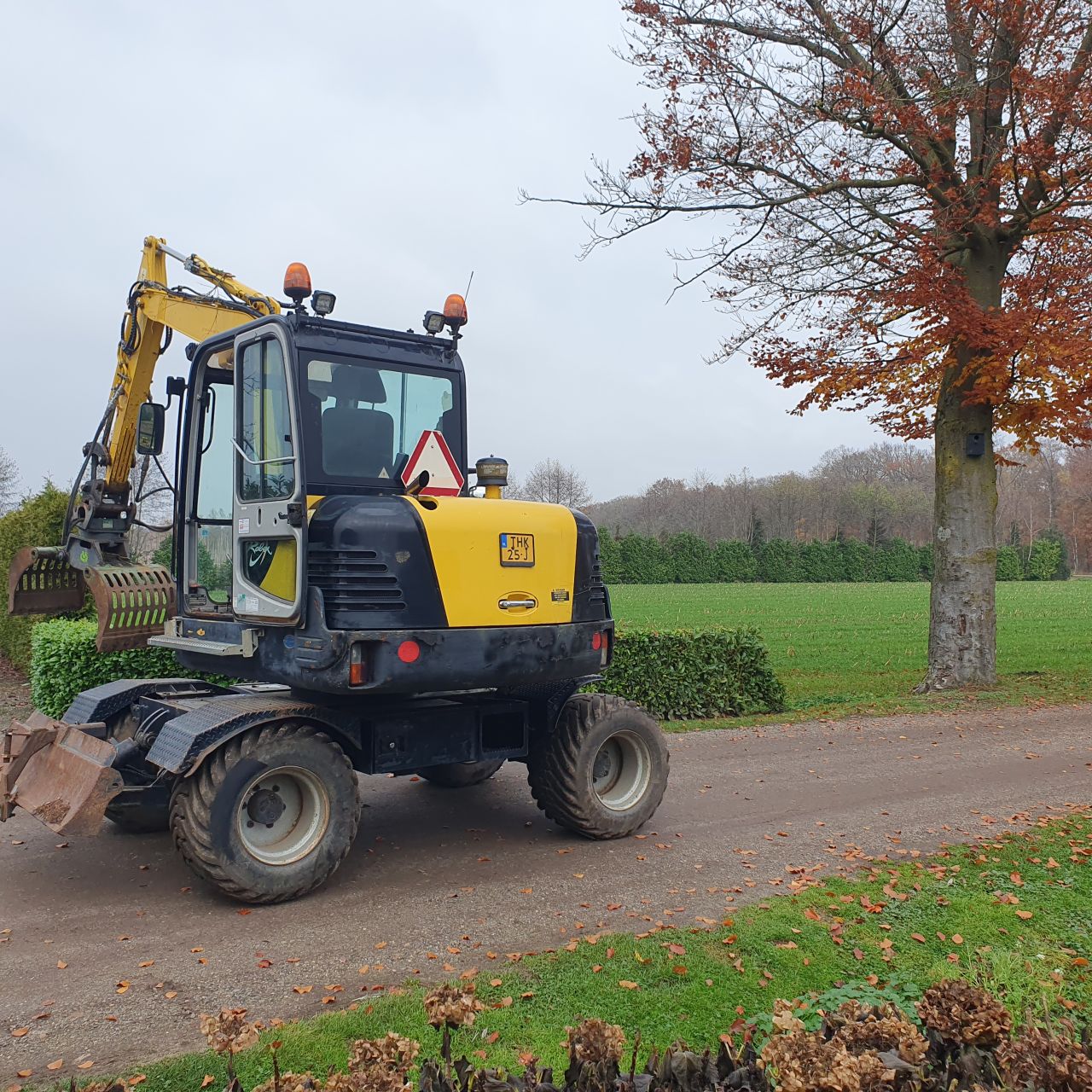 Minigraver bandenkraan hyundai robex 55