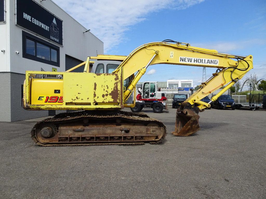 New Holland E195